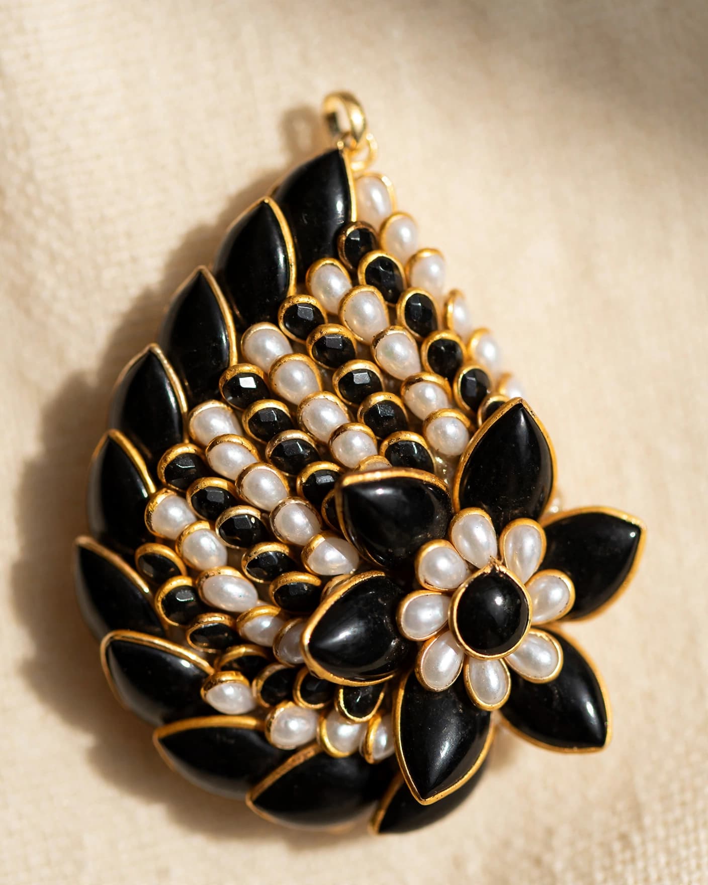 Nisha Onyx Pearl Pendant Set