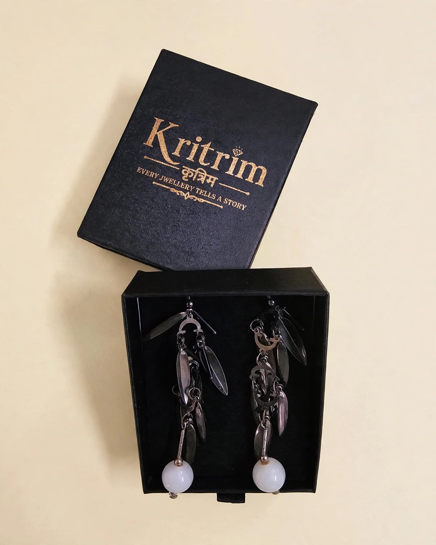 Siyah Black Leaf Earrings