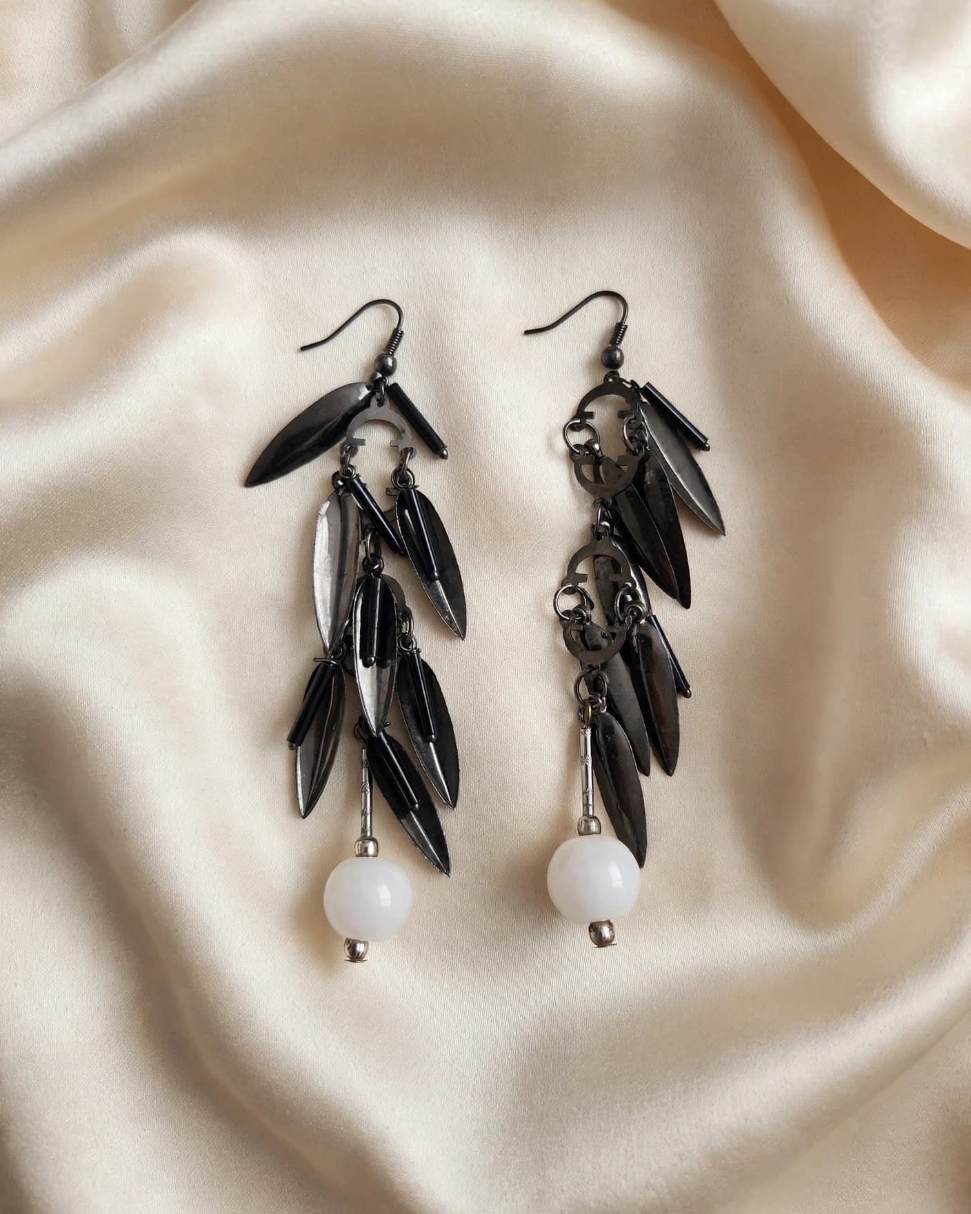Siyah Black Leaf Earrings