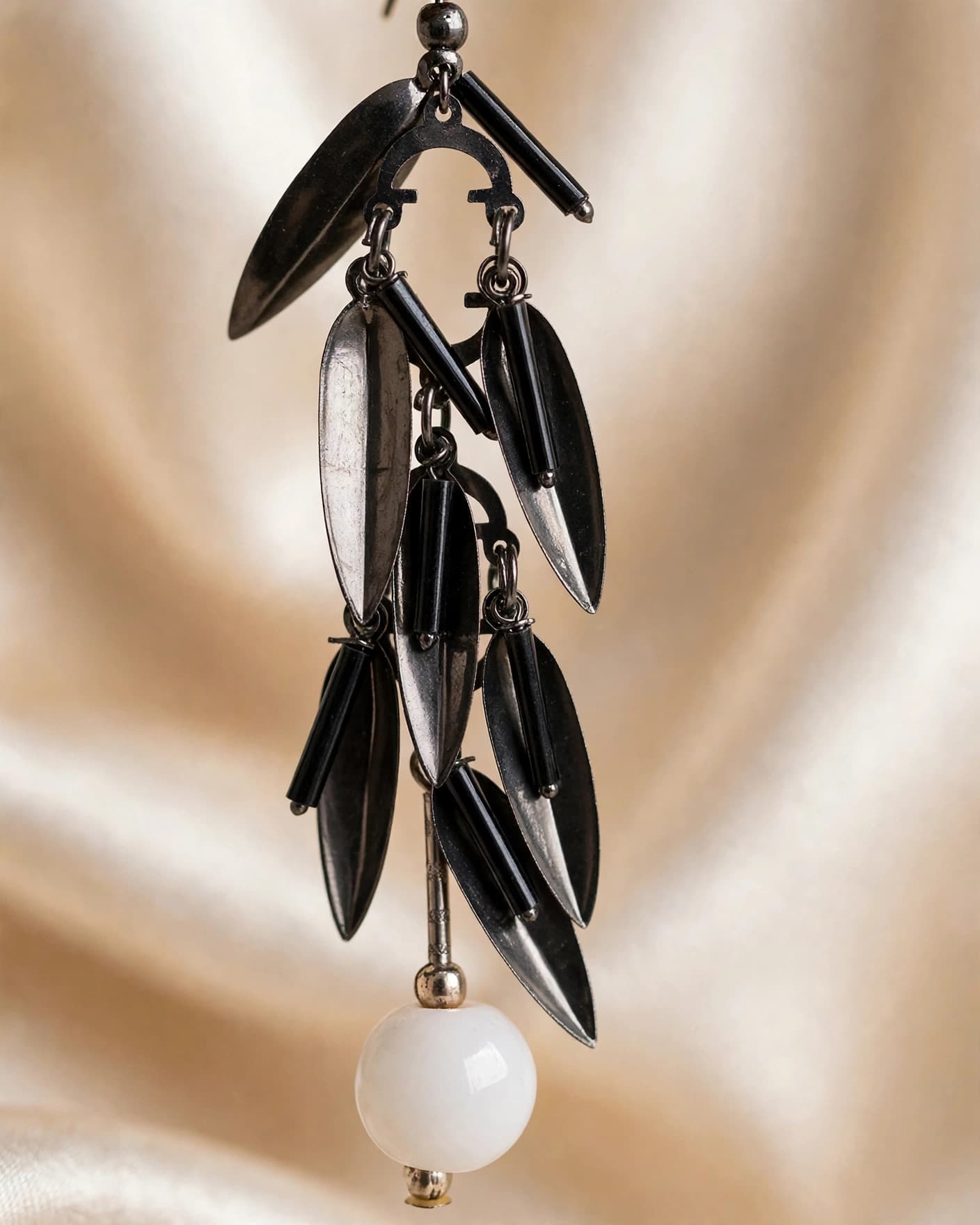 Siyah Black Leaf Earrings