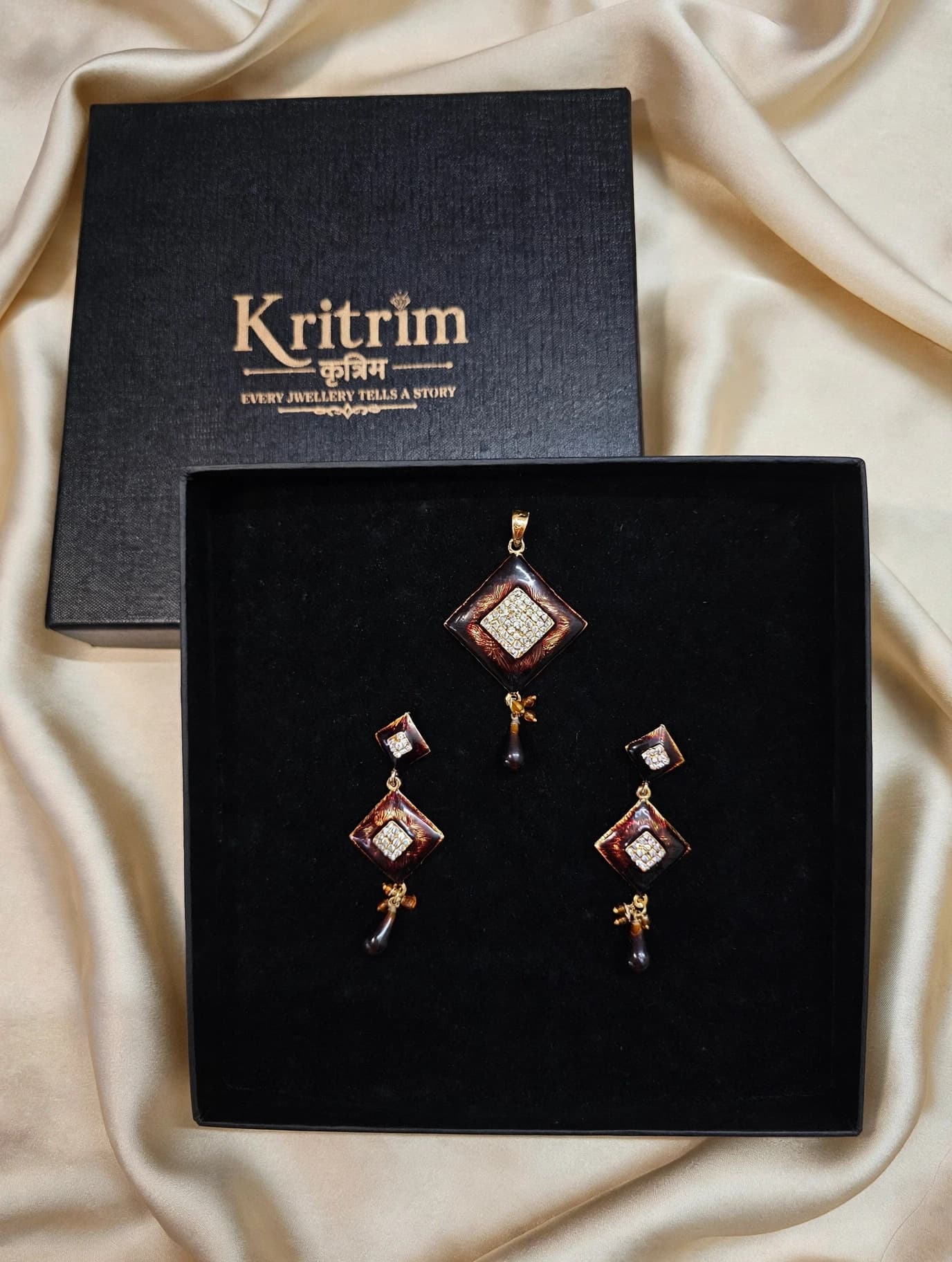 Kaveri Bronze Enamel Pendant Set